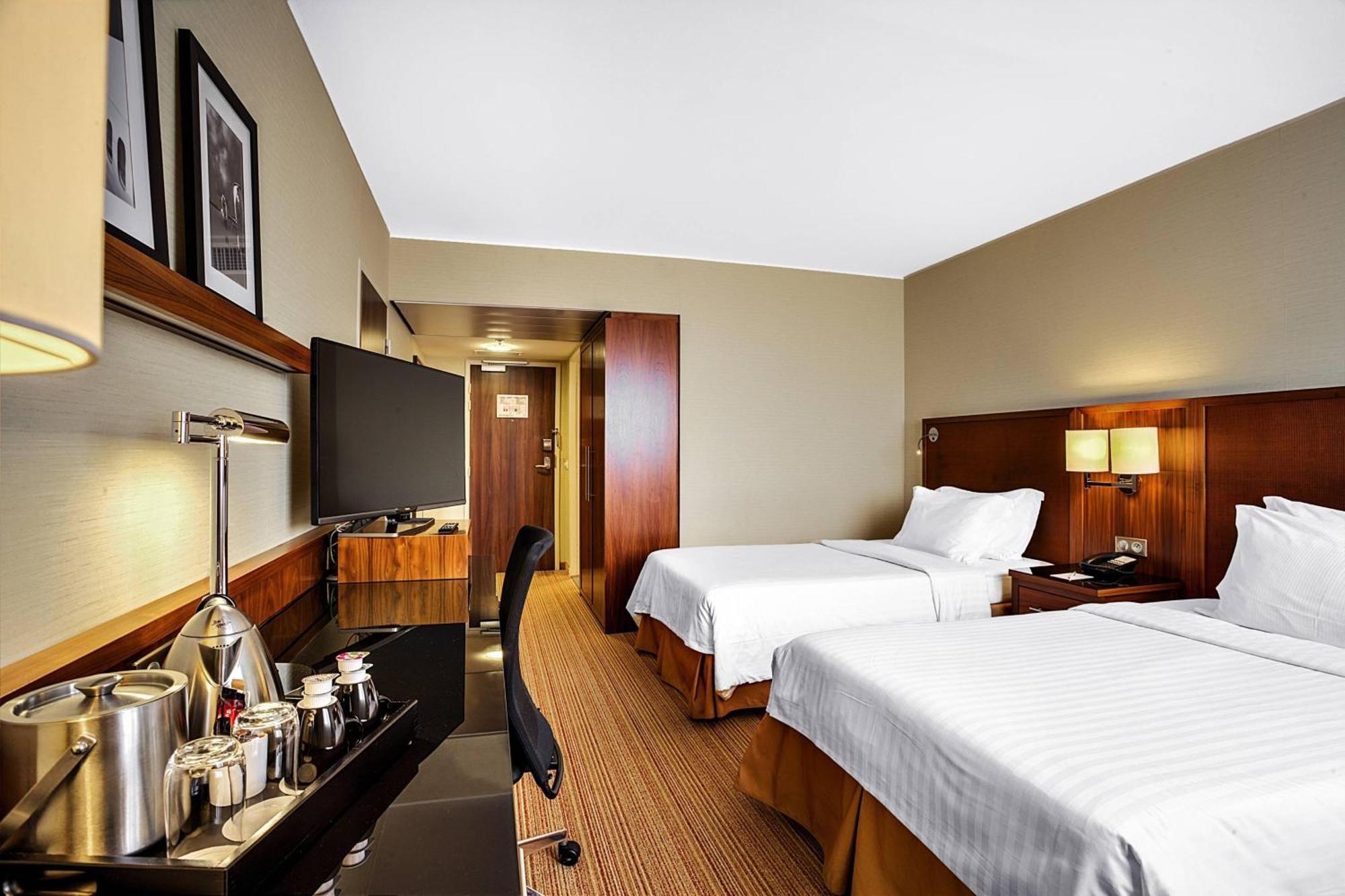Courtyard By Marriott Toulouse Airport Hotel Exterior foto
