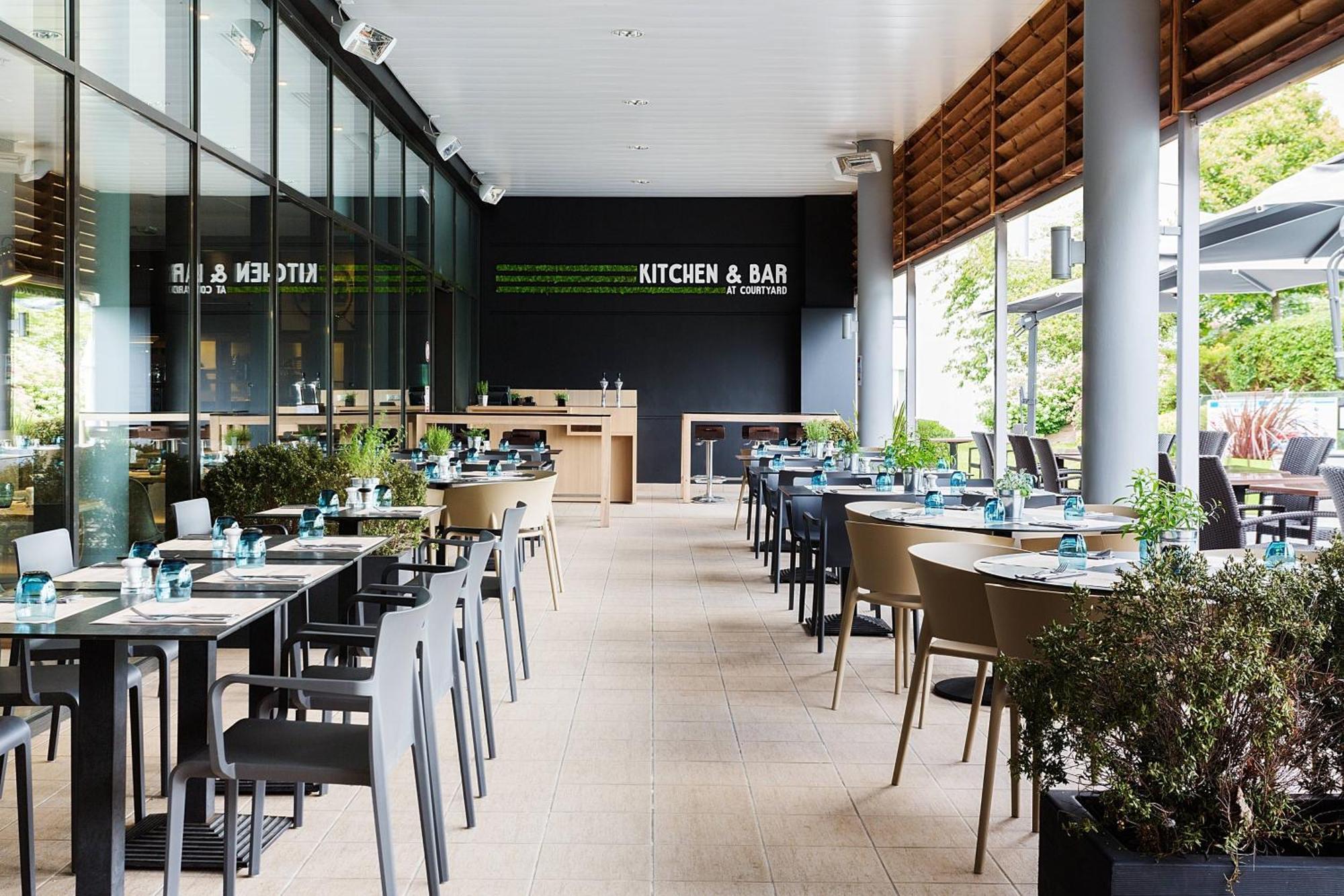 Courtyard By Marriott Toulouse Airport Hotel Exterior foto