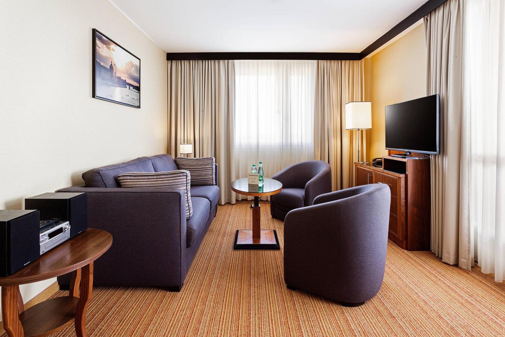 Courtyard By Marriott Toulouse Airport Hotel Exterior foto