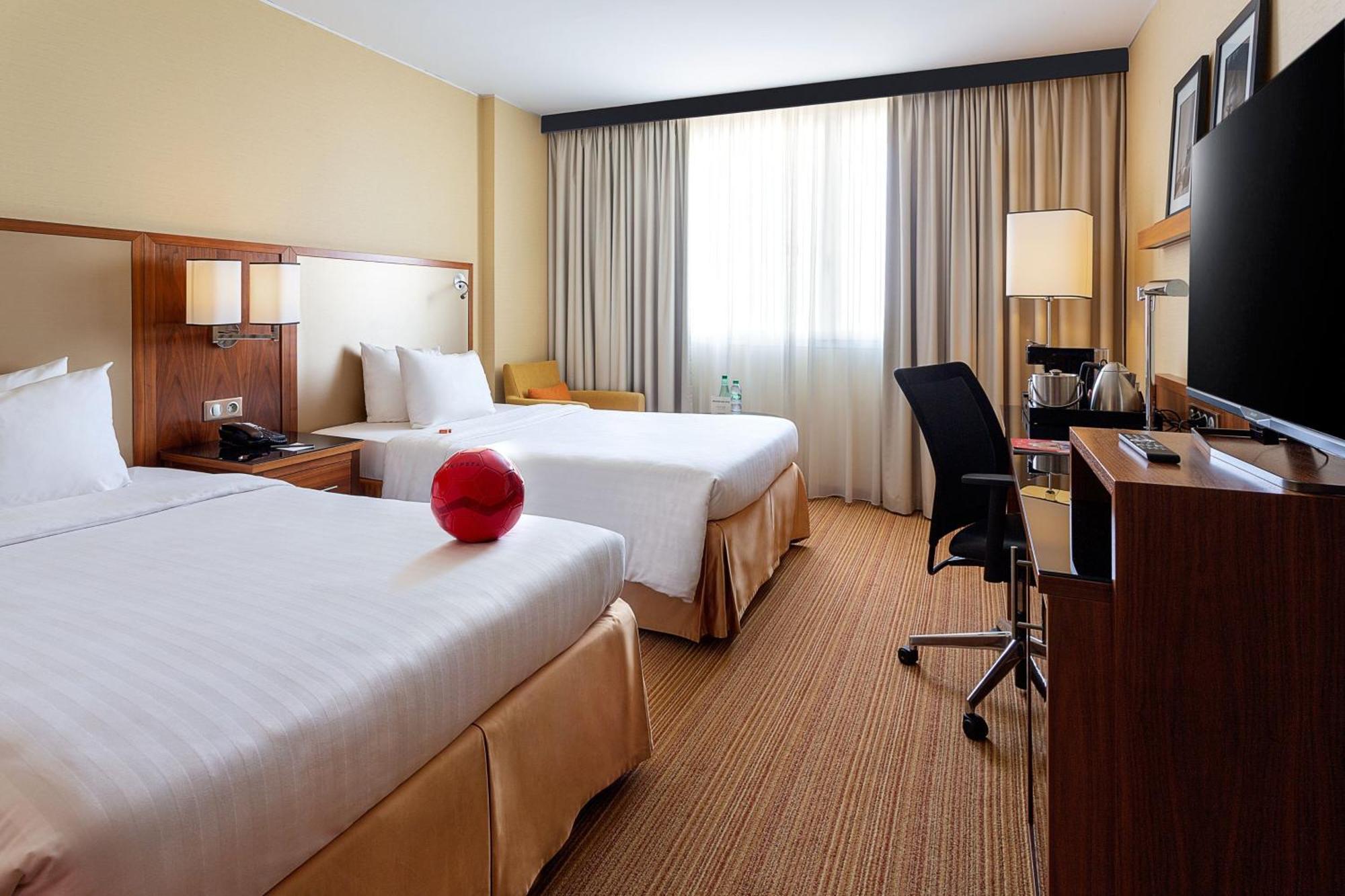 Courtyard By Marriott Toulouse Airport Hotel Exterior foto