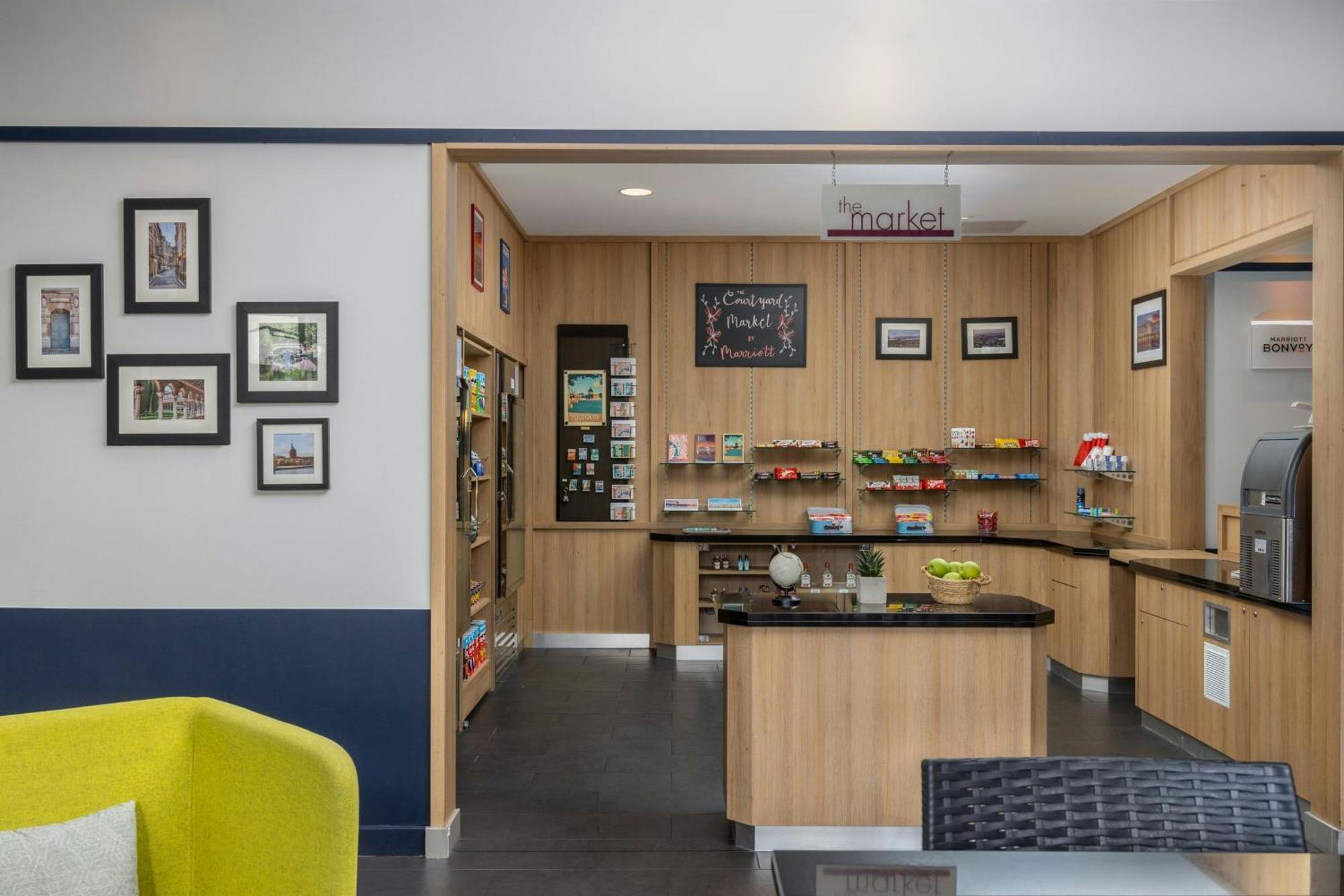Courtyard By Marriott Toulouse Airport Hotel Exterior foto