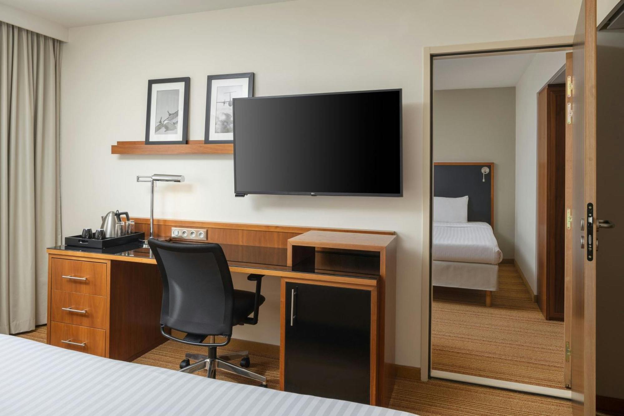 Courtyard By Marriott Toulouse Airport Hotel Exterior foto