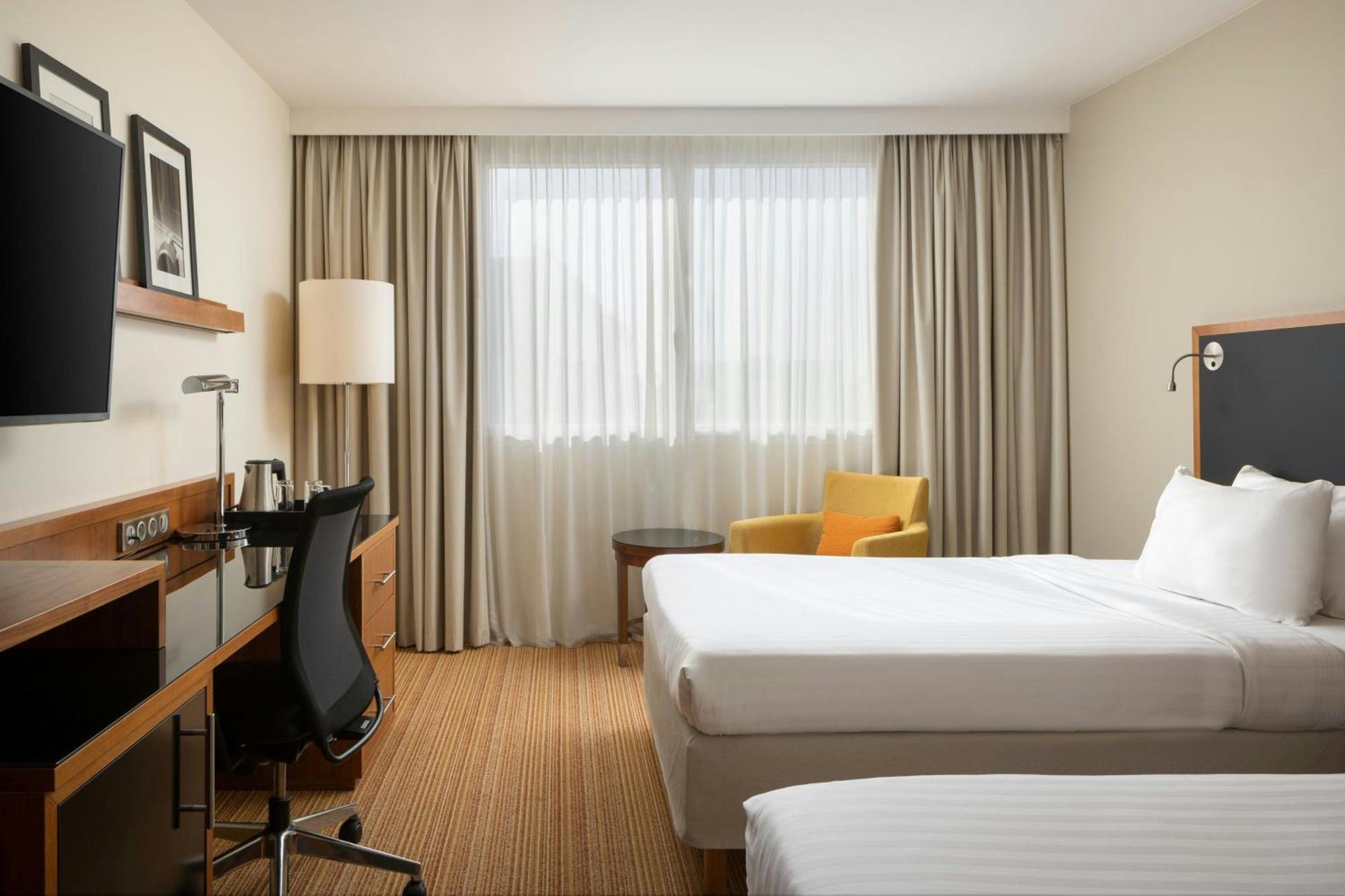 Courtyard By Marriott Toulouse Airport Hotel Exterior foto